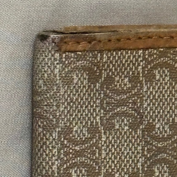 Vintage Celine Macadam - Ladies long wallet in beige. Kiss lock. Snap front. - Picture 15 of 16